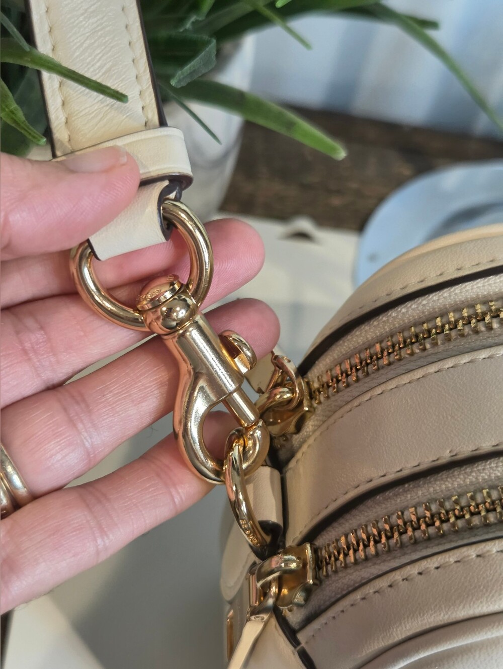 Coach Jes Crossbody Quilted Leather Camera Bag Chalk White & Gold. - Picture 10 of 16